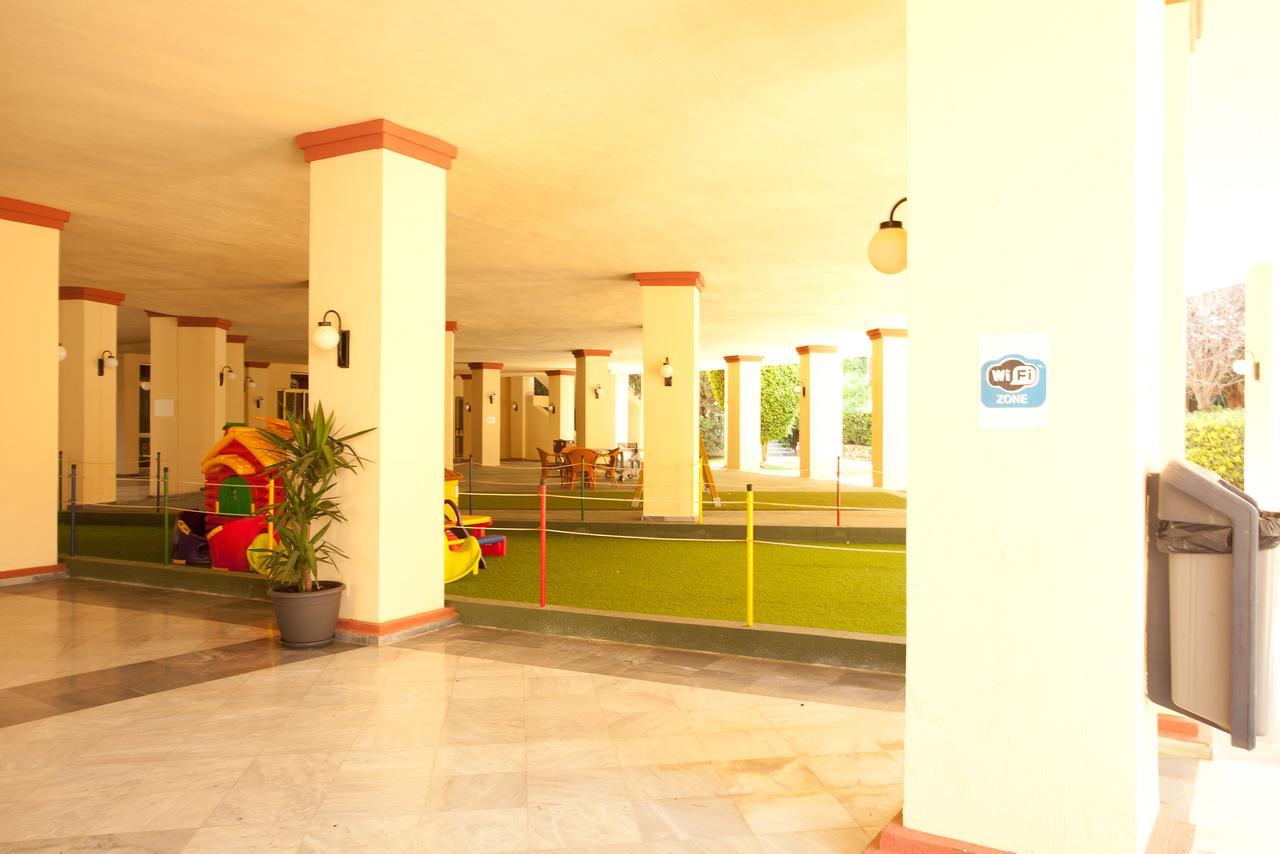 Varios Romana Playa Elviria Marbella
