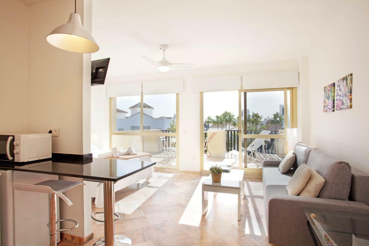 Varios Romana Playa Elviria Marbella